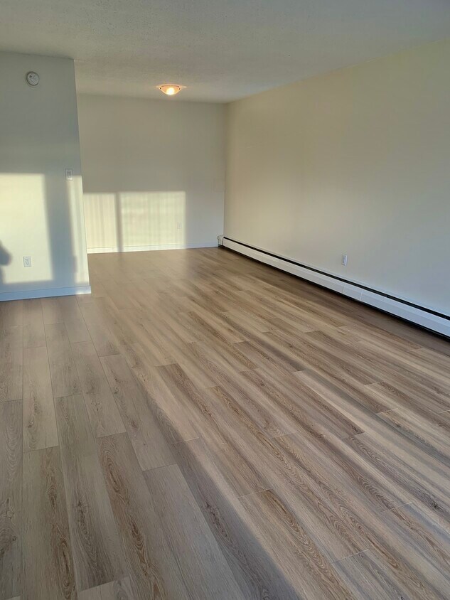 10215 150 St Unit 333CL, Surrey, BC V3R 4A8 Apartments 10215 150 St