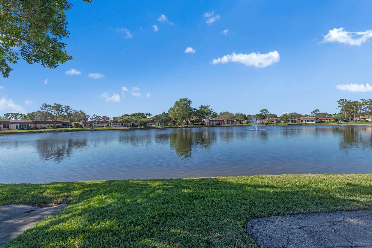 Foto principal - 857 Worcester Ln
