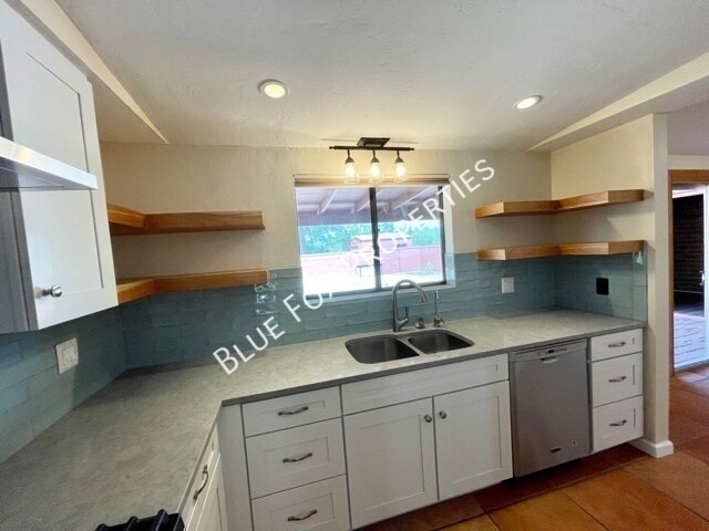Foto del edificio - 729 N Alamo Ave