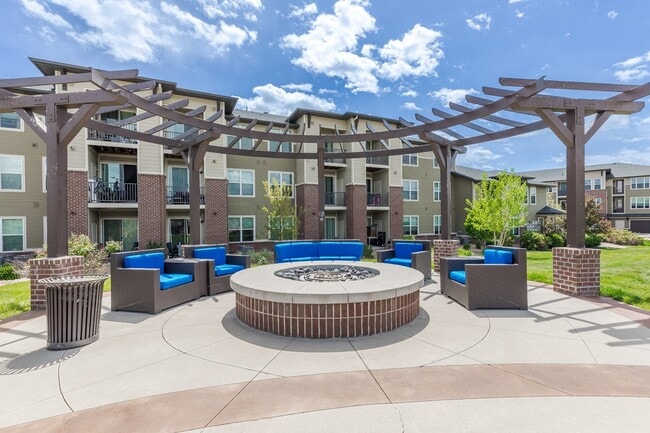Poolside Cabanas - Outlook Littleton