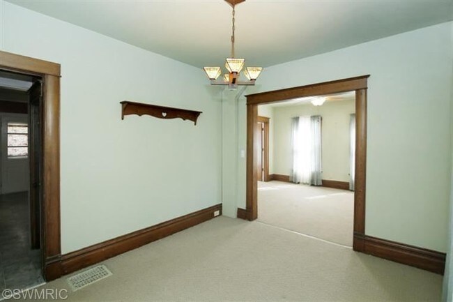 Building Photo - 4 br, 1.5 bath House - 132 Remine St