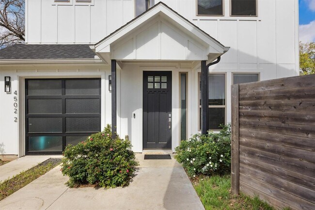 Foto del edificio - 4502 Banister Ln