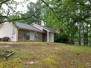 Building Photo - 601 Iroquois Dr