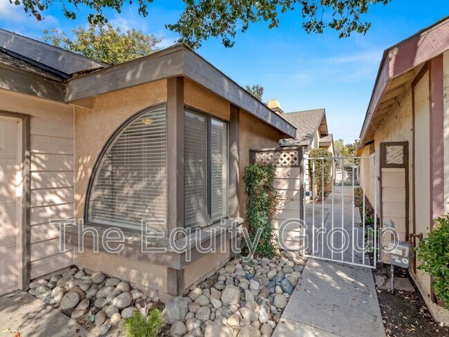 Foto del edificio - 1730 E Babcock Ave