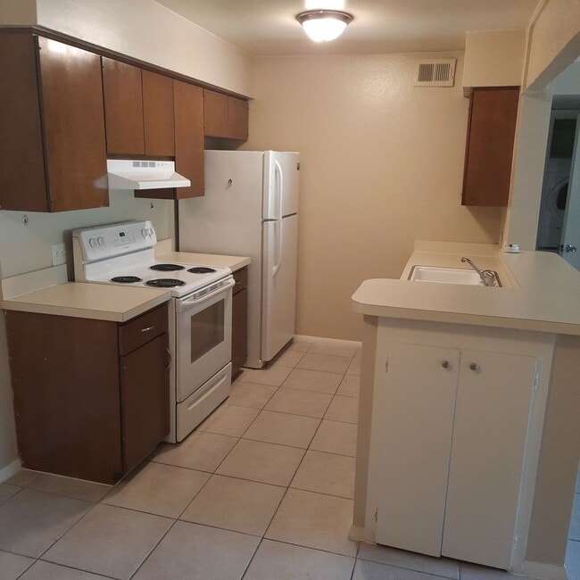 Foto del edificio - 5966 E 33rd Ct