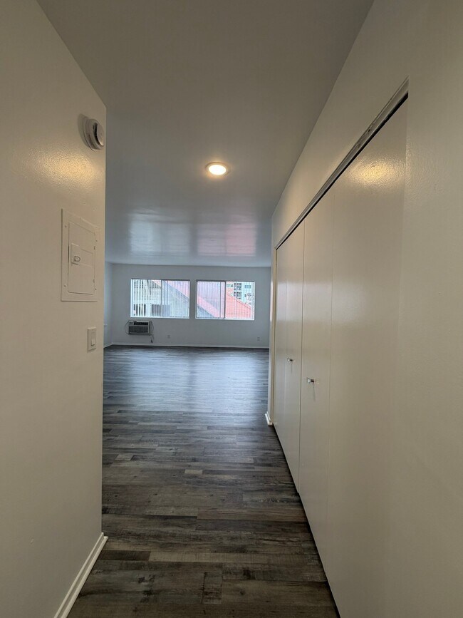 Foto del edificio - 1825 N Gramercy Pl
