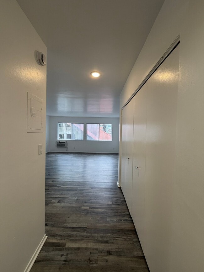 Building Photo - 1825 N Gramercy Pl