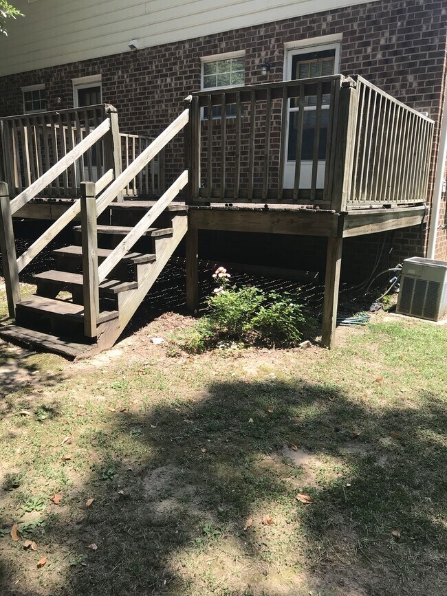 Building Photo - 228 Bridgefield Pl