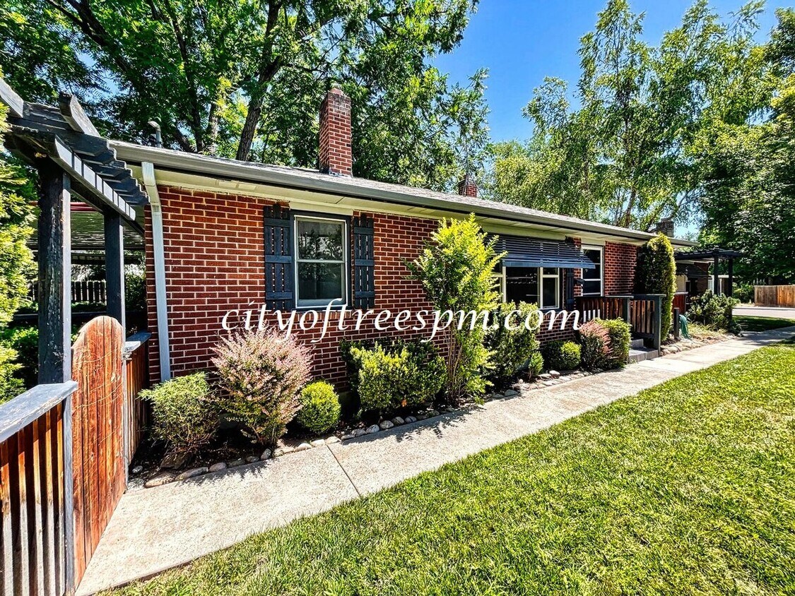 Primary Photo - 2 br, 1 bath House - 1014 E Krall St