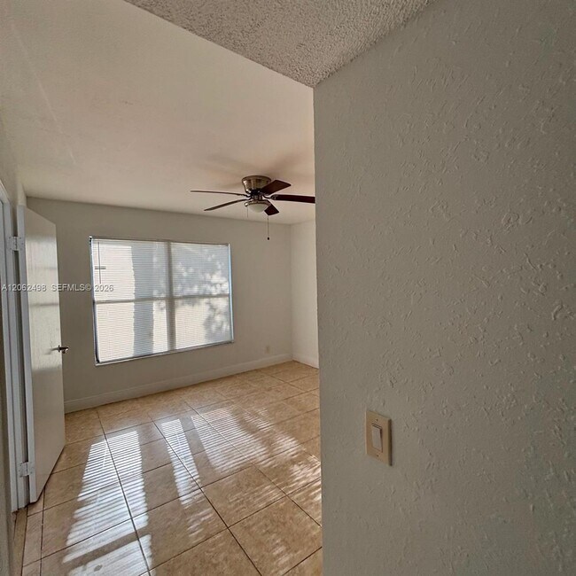 Foto del edificio - 1502 Lake Crystal Dr