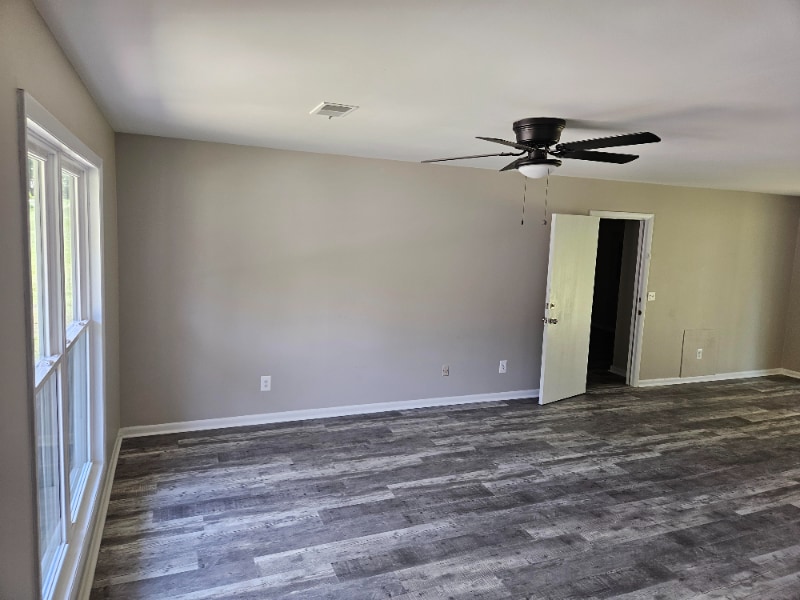 Foto del edificio - 300 Rockingham Rd