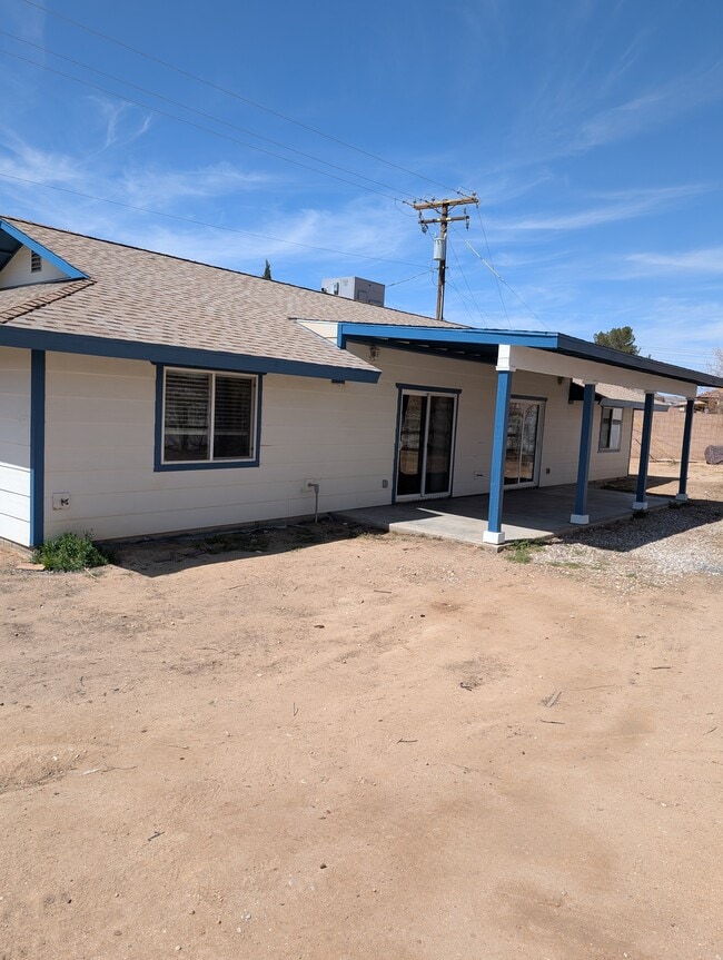 Building Photo - 17980 Manitou Dr