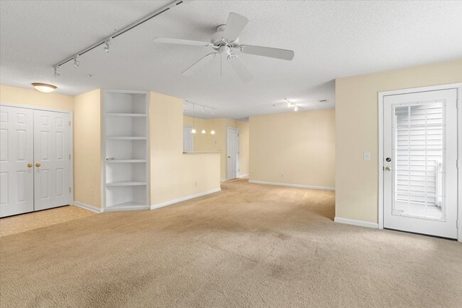 Building Photo - 6117 Hedgecock Cir