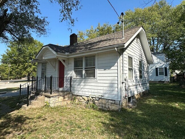 Building Photo - 6111 Raytown Rd