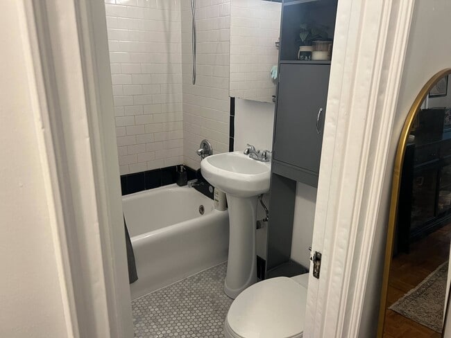 Building Photo - 310 E 44th St