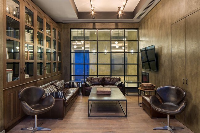 Building Photo - Maximilian, The