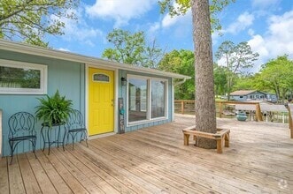 Building Photo - 230 Shady Shores Dr