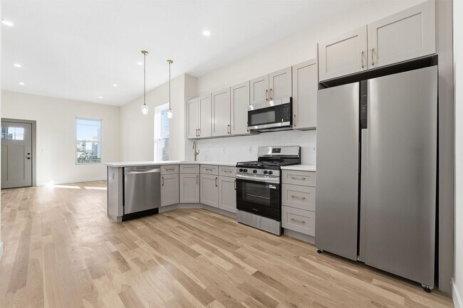 Building Photo - 25 Lembeck Ave