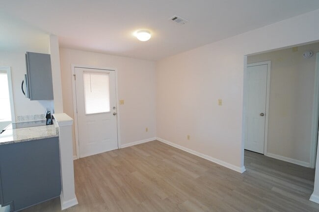 Foto del edificio - 3178 N Ridge Rd