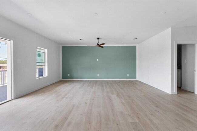 Building Photo - 1325 35th St