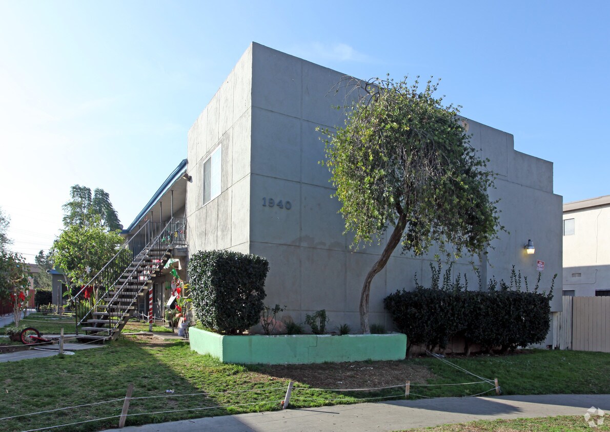 Primary Photo - 1940 E Wilson Ave