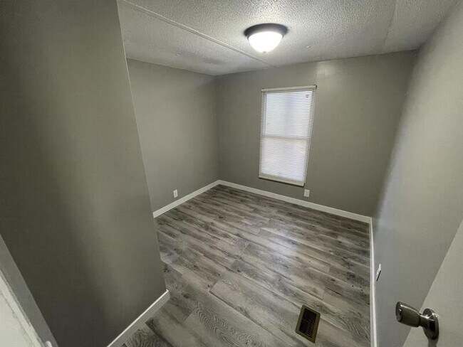 Foto del edificio - 939 King Rd