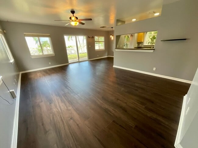 Building Photo - 4 bedroom, 2.5 bath, Mountain and Ocean Balcony Views, Solar Panels