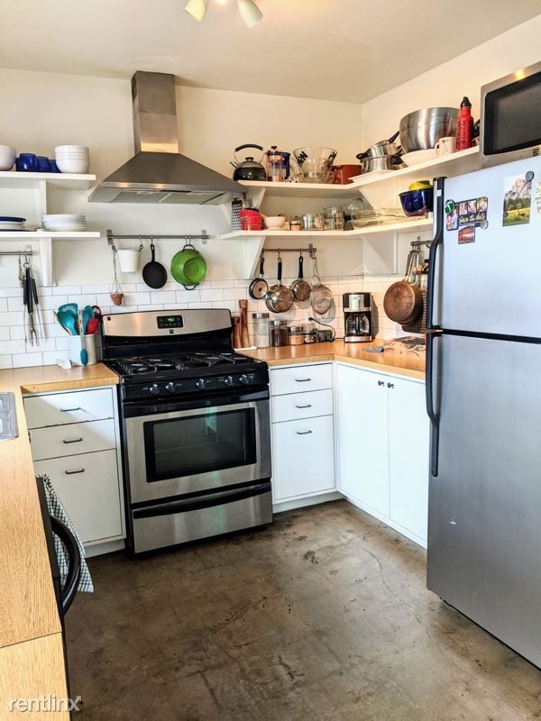 Building Photo - 502 E Live Oak St