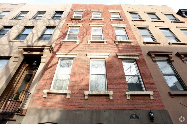 Building Photo - 566 Henry St