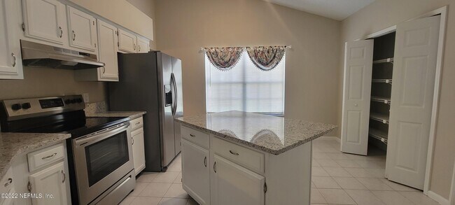 Building Photo - 3833 Karissa Ann Pl E