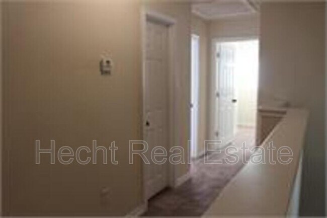 Foto del edificio - 7810 Kingsbury Way