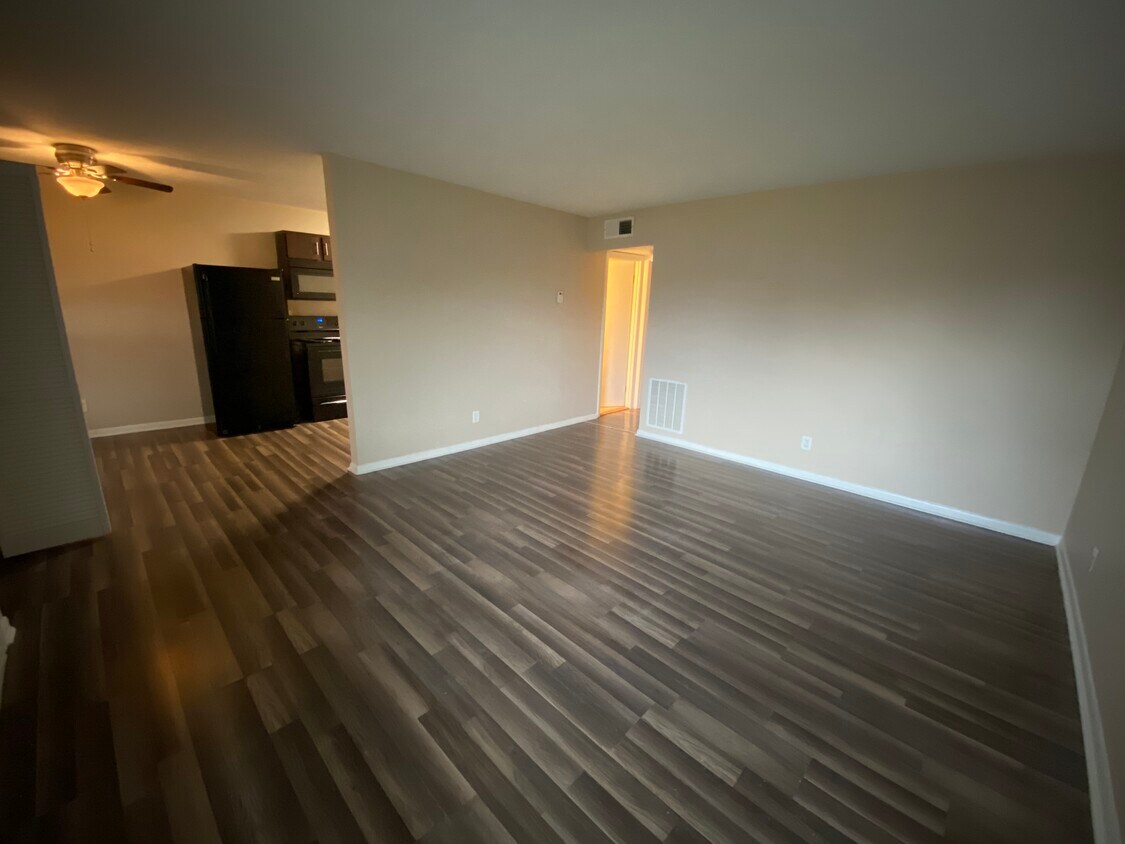 Living room - 2642 Cleveland Blvd