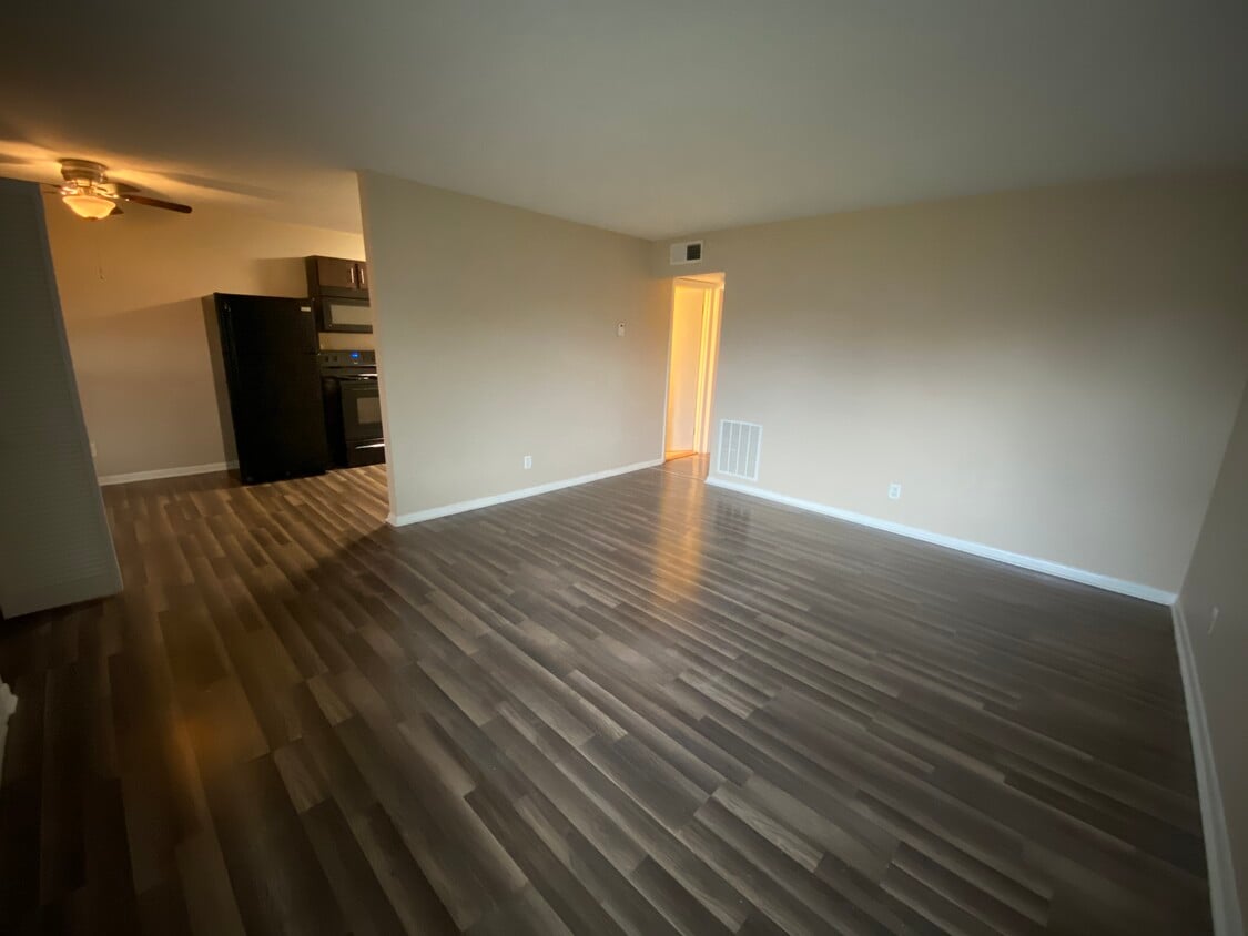 Living room - 2642 Cleveland Blvd