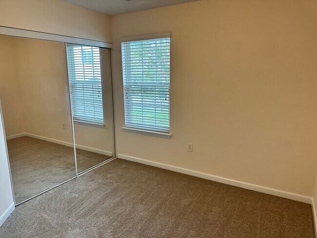Foto del edificio - Lovely Highland Creek Three Bedroom Home!