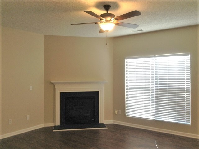 Foto del edificio - 4080 Catawba Creek Drive