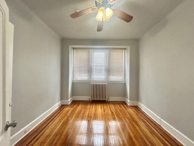 Building Photo - 605 W Olney Ave