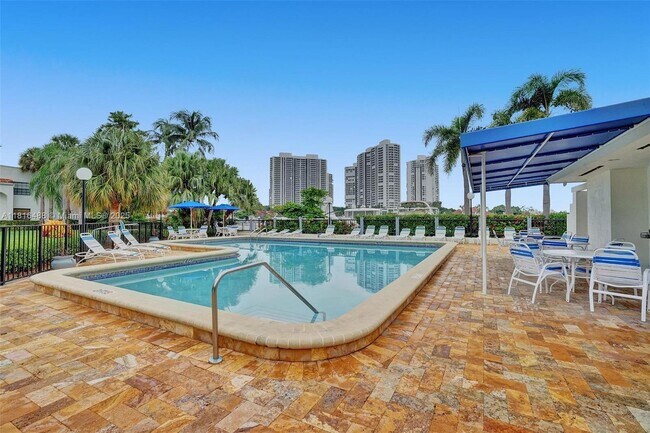 Foto del edificio - 3545 Magellan Cir