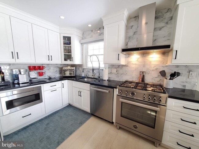 Building Photo - 162 Tavistock Rd