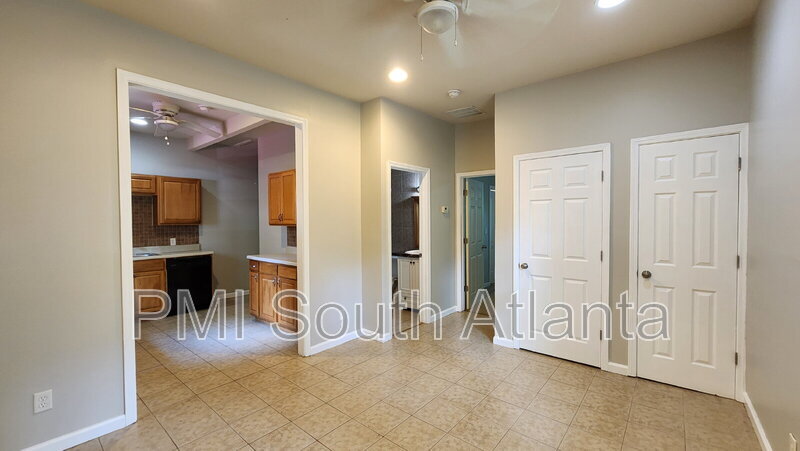Primary Photo - 1366 Clermont Ave