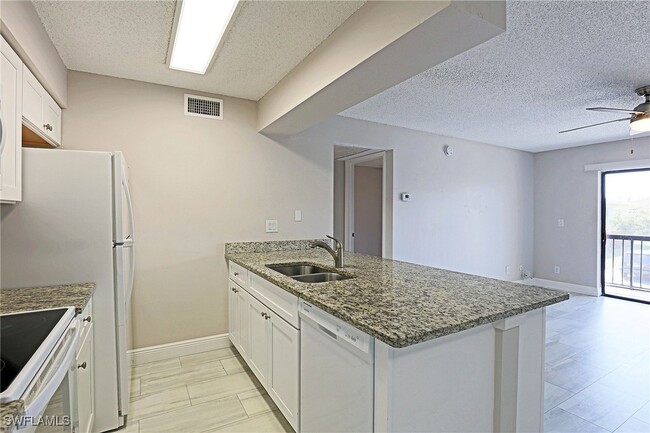 Building Photo - 5305 Summerlin Rd