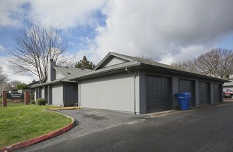 Building Photo - 195 Glynbrook St N