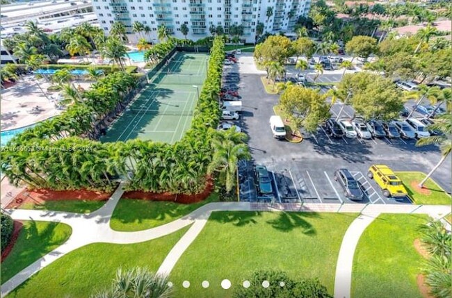 Foto del edificio - 19370 Collins Ave