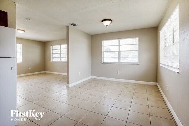 Foto del edificio - 2340 NW 171st Terrace