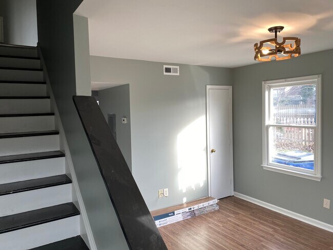 Building Photo - 1011 Mark St