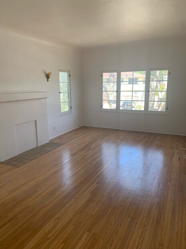 Living room - 852 19th St