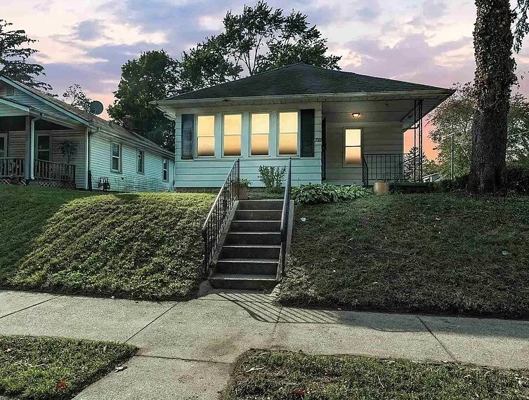 Front Entry - 1149 Wilber St