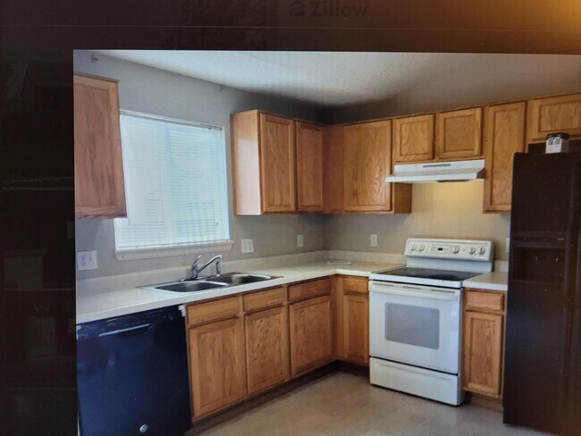 Building Photo - 5750 Charlotte Pkwy
