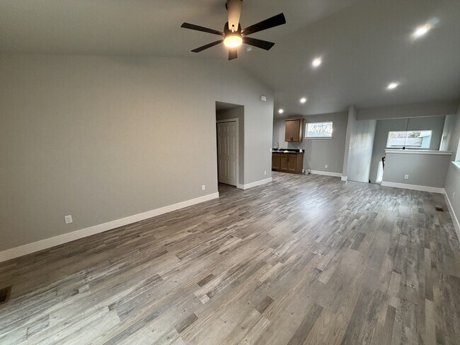 Foto del edificio - 1331 Lynn Ave