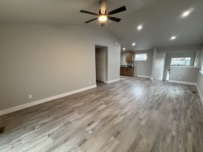 Building Photo - 1335 Lynn Ave