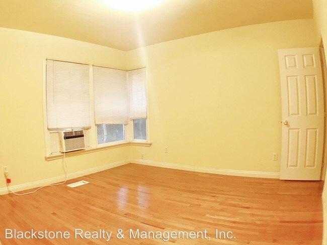 Building Photo - 1426 1/2-1426 Midvale Ave